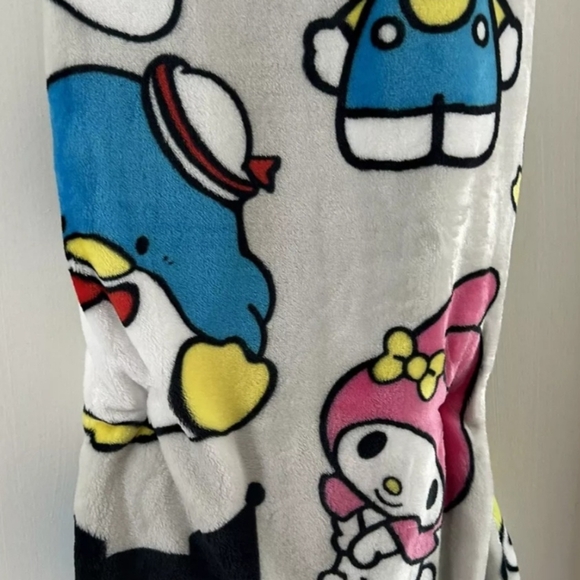 Hello Kitty And Friends Gray Blanket NEW 60x70 HTF Brand New With Tags "Last 2" - Picture 4 of 5